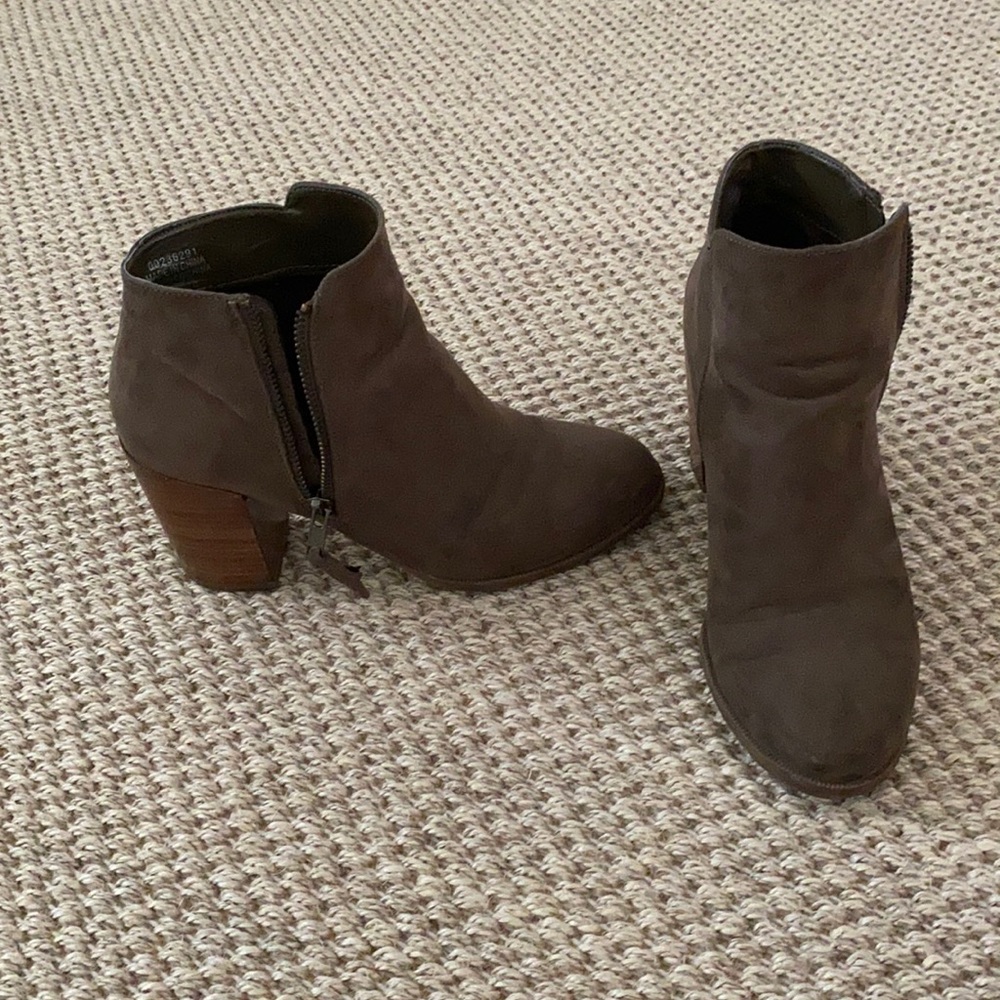 BROWN SUEDE BOOTIES